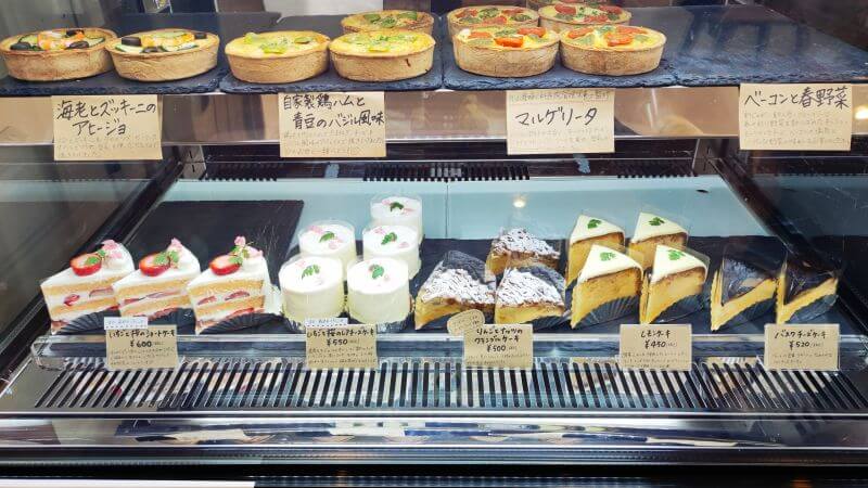 カフェポゼットのケーキとキッシュ