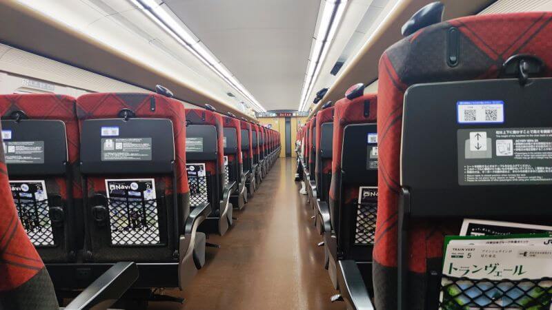 北陸新幹線の車内