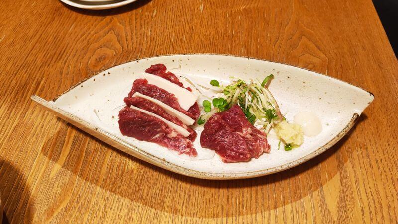 馬刺し