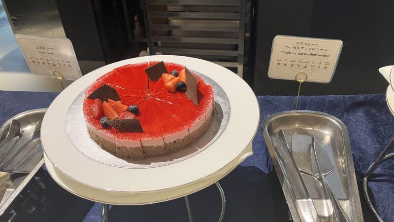 ヴェルデュールのラズベリーとヘーゼルナッツのムース