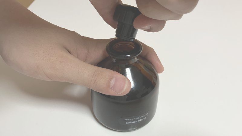 無印良品のフレグランスオイルのふたの開け方3