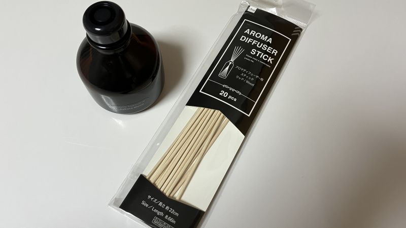 無印良品のフレグランスオイルとダイソーのラタンスティック