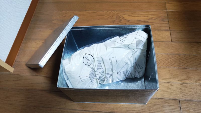 お米5㎏の入れ方パターン2、無印良品のトタンボックス