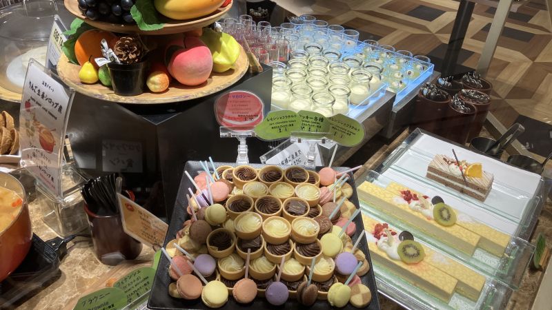 センチュリーマリーナ函館の朝食「クッキー・マカロン・タルト」
