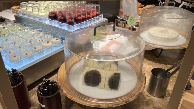 センチュリーマリーナ函館の朝食「モーモーロールケーキ」