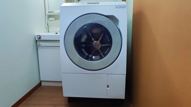 3ヶ月間、我が家の家事を支え続けてくれているパナソニックのドラム式洗濯機NA-LX127。シンプルで愛着の湧くデザイン。