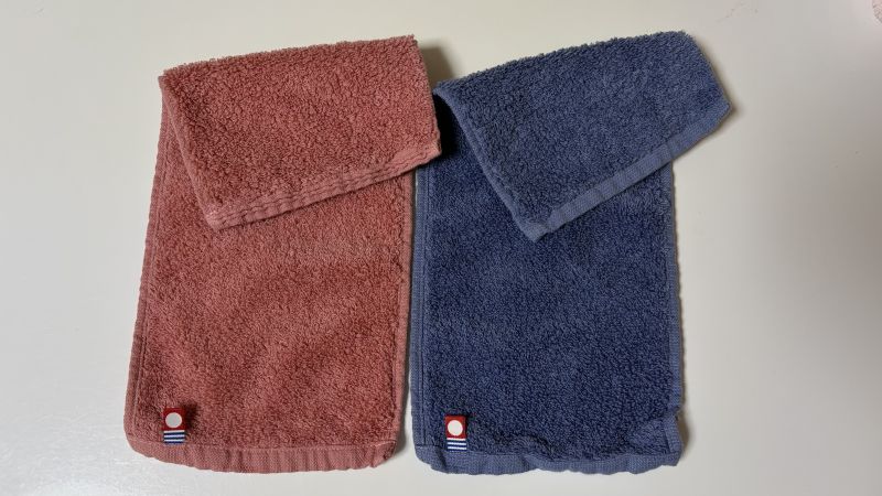 一度洗濯した後のエアーかおる「なでしこ」ハンカチタオル2色のふっくら感